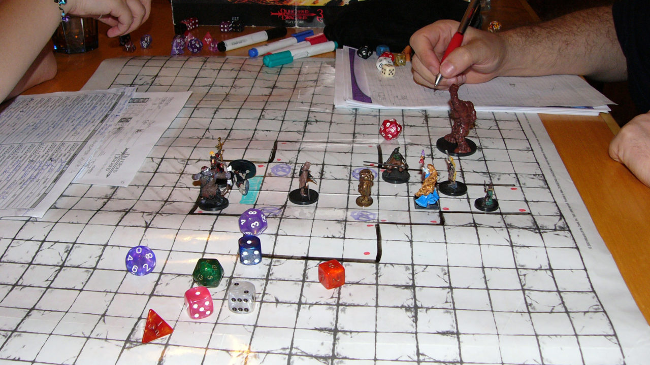 Principais RPGs de mesa atuais como Dungeons & Dragons, Pathfinder e Vampiro: A Máscara