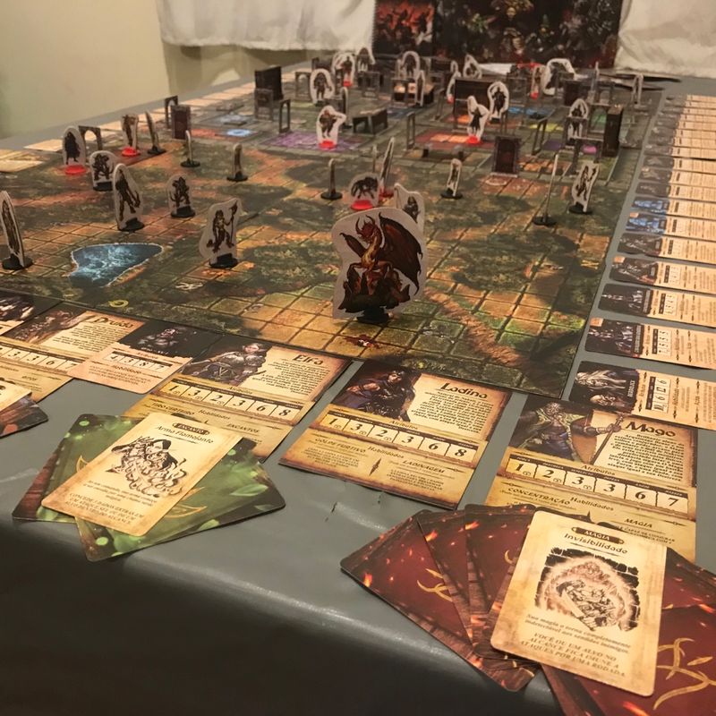 Fascínio pelos dados poliedros no RPG, como D20 e outros tipos